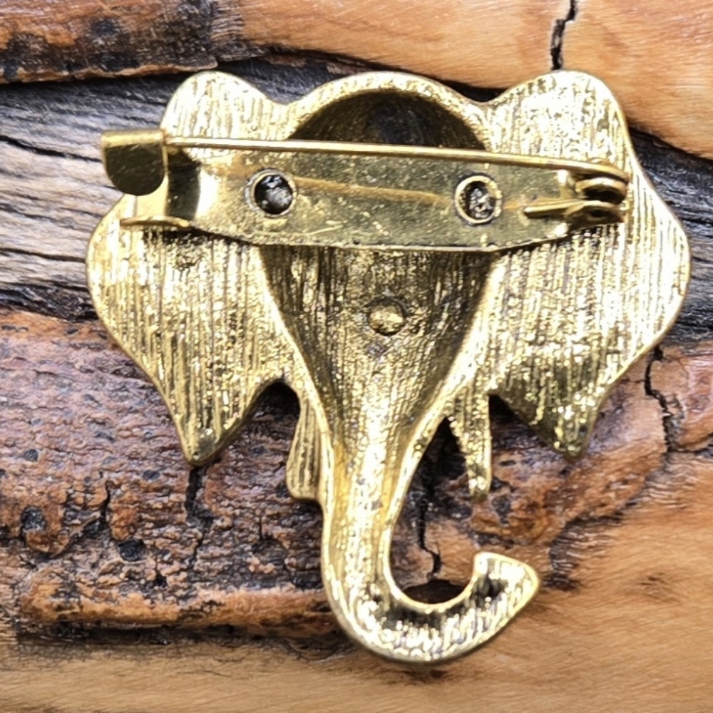 🌞 Elephant Brooch Gold Tone with Glass Crystal Eyes & Embedded Clear Crystals - Picture 2 of 4